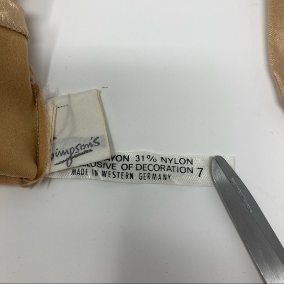 Vintage Simpson’s gold satin gloves size 7 - Picture 8 of 8